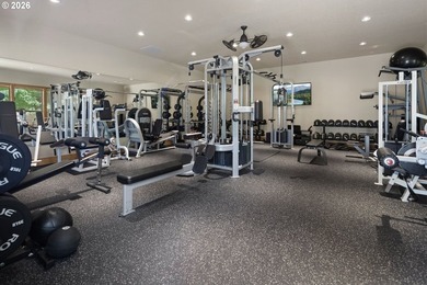 A once-in-a-generation legacy estate offering luxury living - photo 39
