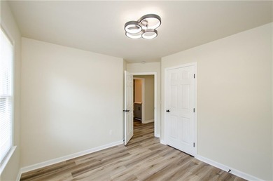 Beautifully Renovated 5 Bedroom 3.5 Bath Brick Front Home In The - photo 40