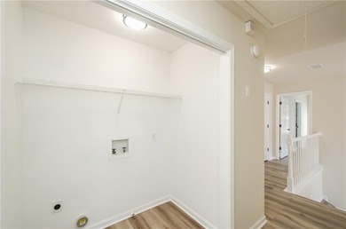 Beautifully Renovated 5 Bedroom 3.5 Bath Brick Front Home In The - photo 42