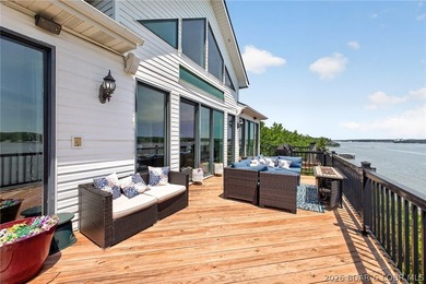 Lakefront, luxury, effortless are the best describing words for - photo 43