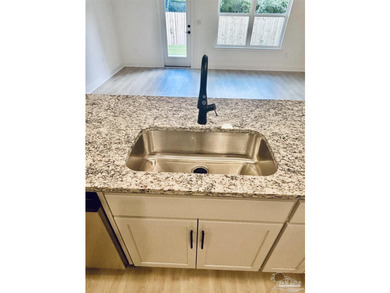 Located in North East Pensacola, and just 15 mins to Downtown - photo 4