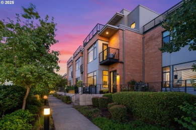 Lake Condo For Sale in Portland, Oregon
