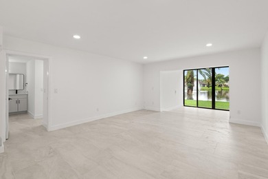 Stunning renovated downstairs 2/2 condo overlooking a beautiful - photo 11