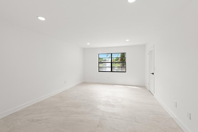 Stunning renovated downstairs 2/2 condo overlooking a beautiful - photo 20