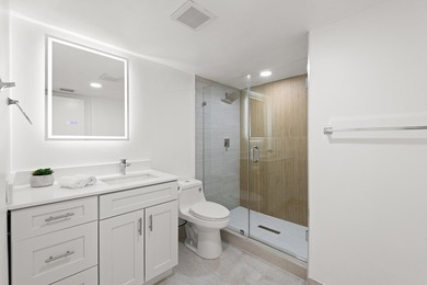 Stunning renovated downstairs 2/2 condo overlooking a beautiful - photo 30