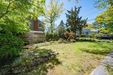 This Nantucket Cape boasts beautiful waterviews overlooking - photo 31