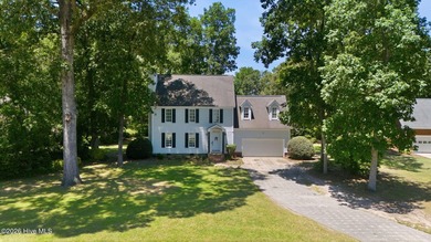 Welcome home to this spacious and versatile property in the - photo 3
