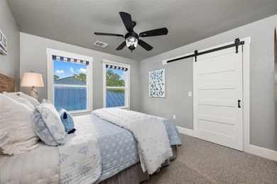 Welcome to an exceptional waterfront retreat on the peaceful - photo 20