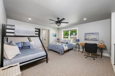 Welcome to an exceptional waterfront retreat on the peaceful - photo 23
