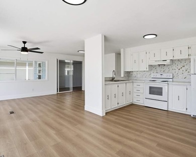 This 1200 square feet, 2.0 bed 2.0 bath located in the - photo 8