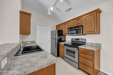 Great Investment Opportunity or a First Time Homebuyer. This Top - photo 14