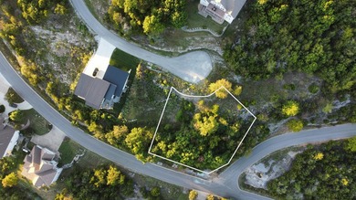 Beautiful lake view lot in the Gated Subdivision of Emerald - photo 2