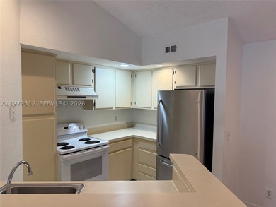 first floor 1bedrooms, 1 bathrooms, walk-in closets, laminate - photo 3