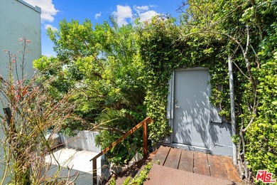 631 Pier Ave presents a rare opportunity to acquire a - photo 25