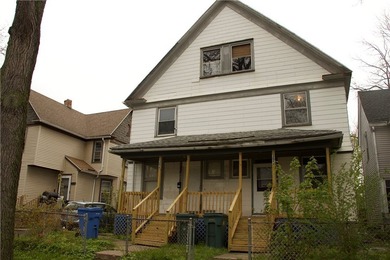 Located in the heart of the desirable 19th Ward, 392-394 - photo 1