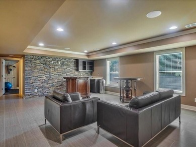 SELLER OFFERS $10,000 CLOSING COST INCENTIVE WITH A FULL PRICE - photo 34