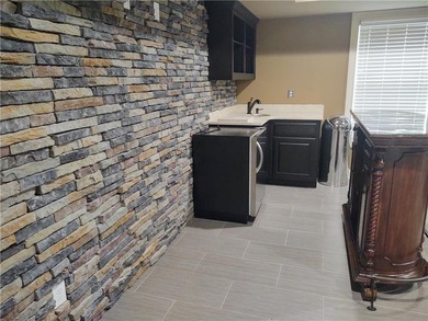 SELLER OFFERS $10,000 CLOSING COST INCENTIVE WITH A FULL PRICE - photo 35