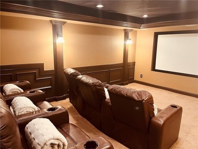 SELLER OFFERS $10,000 CLOSING COST INCENTIVE WITH A FULL PRICE - photo 38