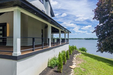 Stunning Long Lake lakefront estate on over an acre of pristine - photo 3
