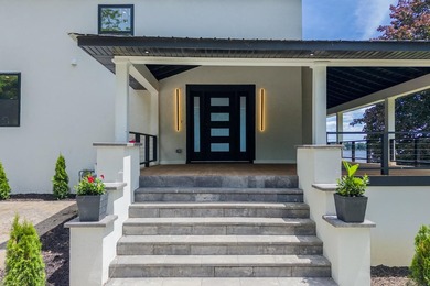 Stunning Long Lake lakefront estate on over an acre of pristine - photo 4