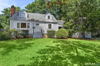 Privately sited on a flat .39-acre lot with mature landscaping - photo 4