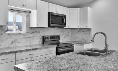 Enjoy space, convenience, and flexibility at 2324 Blue Lake Lane - photo 11