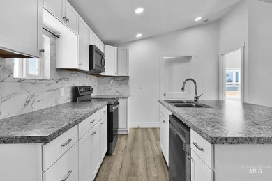 Enjoy space, convenience, and flexibility at 2324 Blue Lake Lane - photo 12
