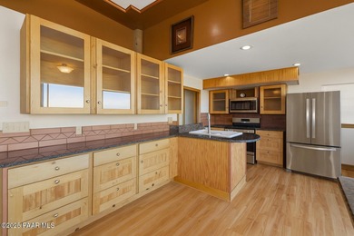 Location, privacy and big-sky views all come together on this