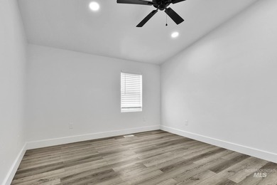 Enjoy space, convenience, and flexibility at 2324 Blue Lake Lane - photo 18