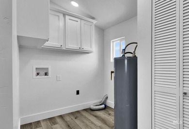 Enjoy space, convenience, and flexibility at 2324 Blue Lake Lane - photo 23