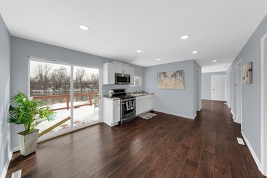Charming, fully-renovated home on awaits! NEW flooring, NEW - photo 13