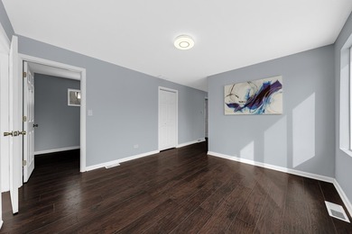 Charming, fully-renovated home on awaits! NEW flooring, NEW - photo 21