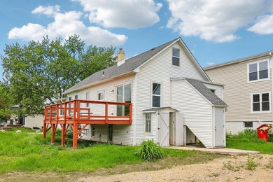 Charming, fully-renovated home on awaits! NEW flooring, NEW - photo 24