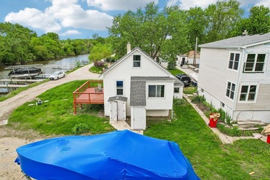Charming, fully-renovated home on awaits! NEW flooring, NEW - photo 28