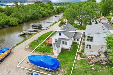 Charming, fully-renovated home on awaits! NEW flooring, NEW - photo 38