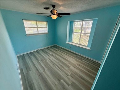 Welcome to this conveniently located 3-bedroom, 2-bath home - photo 9