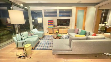 Panoramic Catalina Island views from this turn-key, SINGLE-LEVEL - photo 3