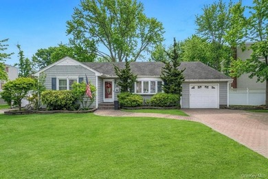 Welcome to this charming, well-maintained home featuring a - photo 2