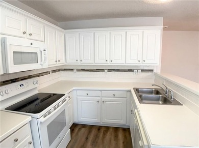 Beautiful and spacious corner unit townhome featuring an open - photo 5