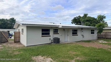 Beautifully remodeled concrete block 4/2 home with a new metal - photo 2