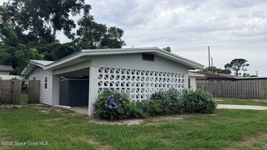 Beautifully remodeled concrete block 4/2 home with a new metal - photo 5