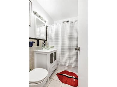 One of the most sought-after buildings of Manhattan Beach!
