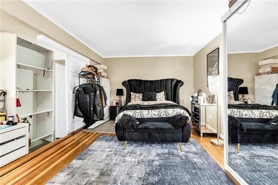 One of the most sought-after buildings of Manhattan Beach!
