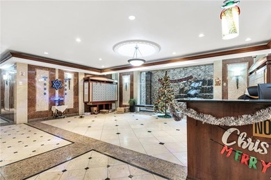 One of the most sought-after buildings of Manhattan Beach!
