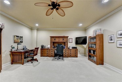 Welcome to this stunning town home, with an abundance of