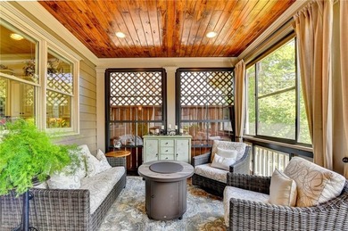 Welcome to this stunning town home, with an abundance of