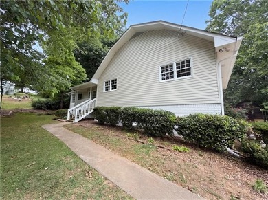 Welcome home to this charming home Featuring an inviting - photo 1