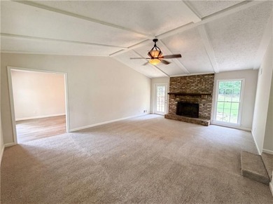 Welcome home to this charming home Featuring an inviting - photo 3