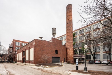 Experience urban living at its finest in this stylish 2-bedroom