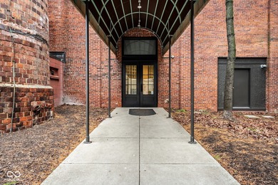 Experience urban living at its finest in this stylish 2-bedroom